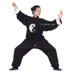 TENUE TAICHI QI GONG avec une broderie yin yang